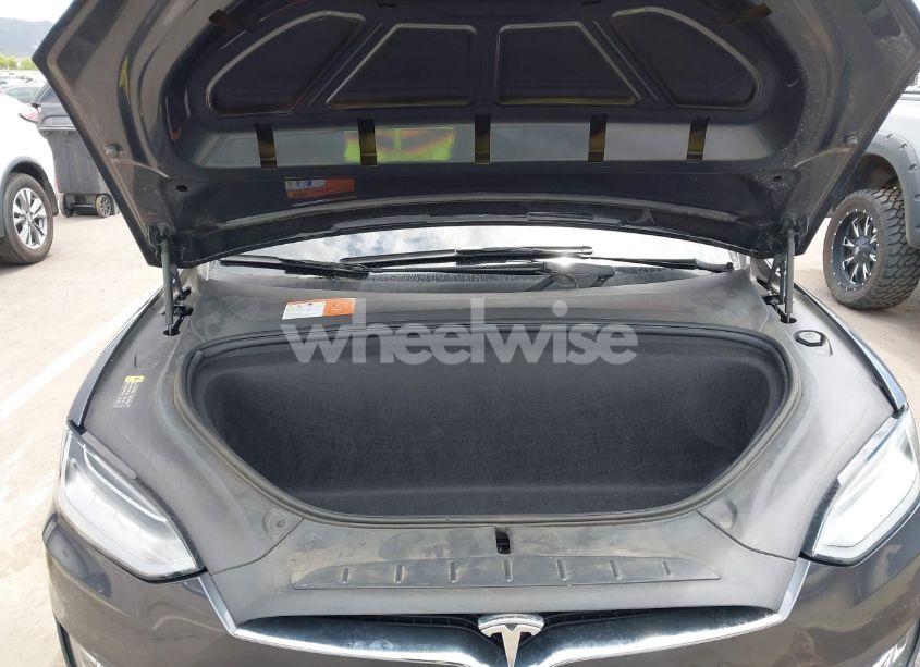 Photo 10 of 2018 Tesla Model X 100D/75D/P100D (VIN 5YJXCBE29JF126629)