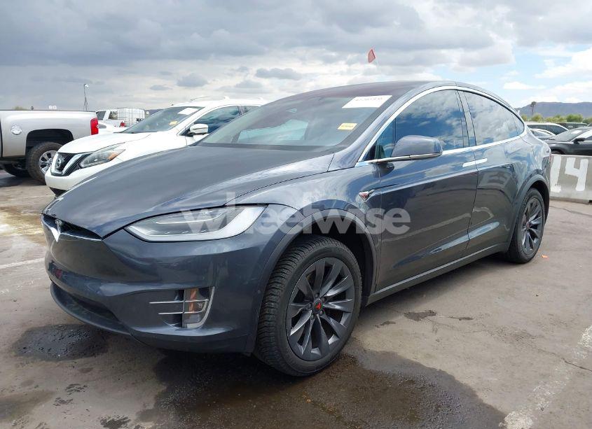 Photo 2 of 2018 Tesla Model X 100D/75D/P100D (VIN 5YJXCBE29JF126629)