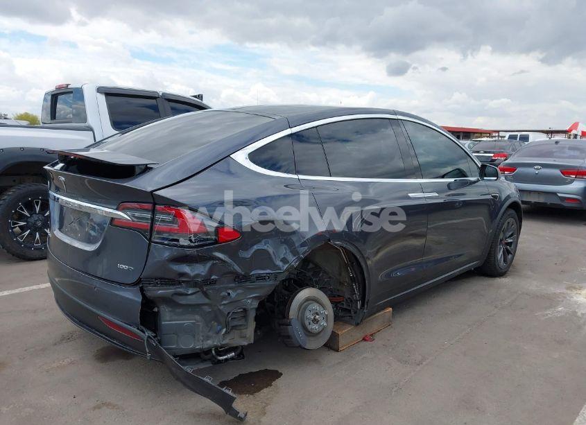 Photo 4 of 2018 Tesla Model X 100D/75D/P100D (VIN 5YJXCBE29JF126629)