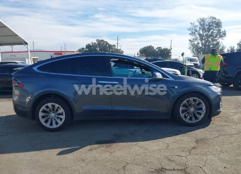 Photo 14 of 2018 Tesla Model X 100D/75D/P100D (VIN 5YJXCBE2XJF111959)