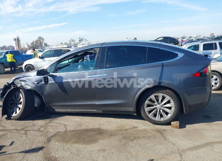 Photo 15 of 2018 Tesla Model X 100D/75D/P100D (VIN 5YJXCBE2XJF111959)