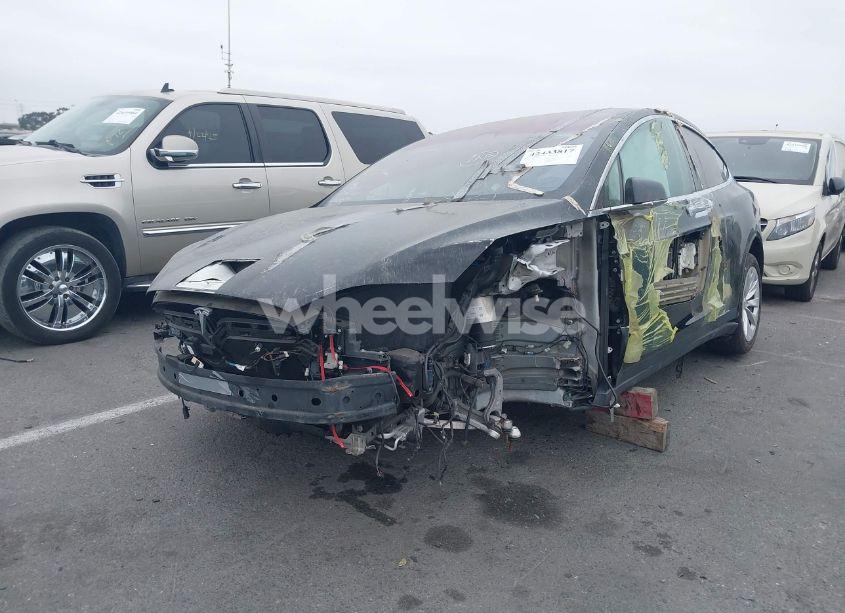 Photo 2 of 2020 Tesla Model X LONG RANGE DUAL MOTOR ALL-WHEEL DRIVE/LONG RANGE PLUS DUAL MOTOR ALL-WHEEL DRIVE (VIN 5YJXCBE2XLF244787)