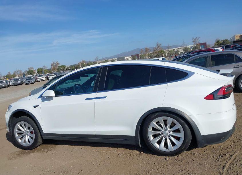 Photo 13 of 2018 Tesla Model X (VIN 5YJXCBE49JF091270)