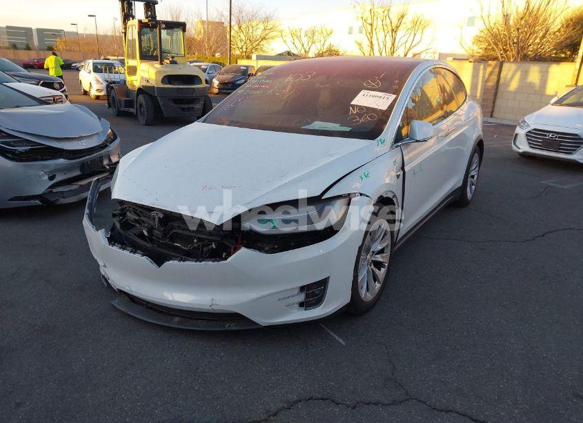 Photo 2 of 2018 Tesla Model X 100D/75D/P100D (VIN 5YJXCDE20JF089823)