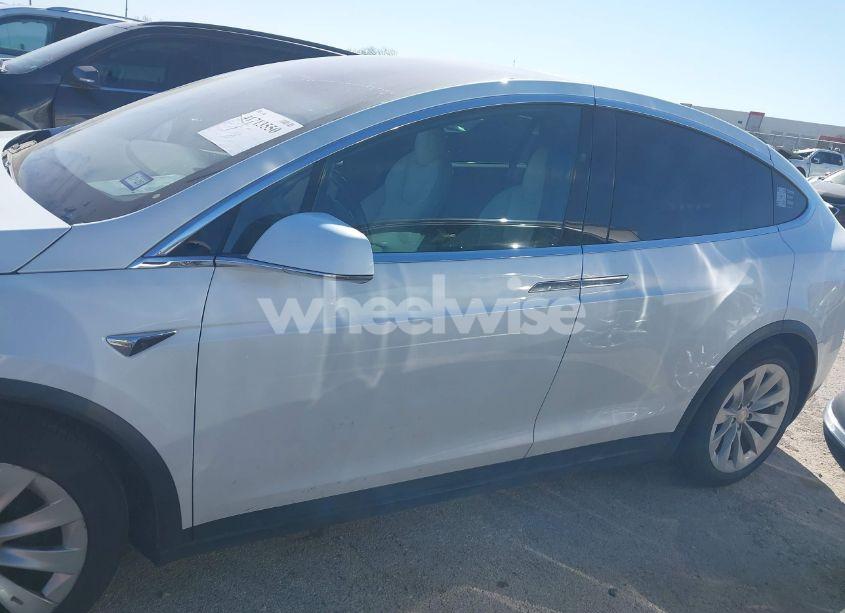 Photo 14 of 2020 Tesla Model X LONG RANGE DUAL MOTOR ALL-WHEEL DRIVE/LONG RANGE PLUS DUAL MOTOR ALL-WHEEL DRIVE (VIN 5YJXCDE22LF248313)
