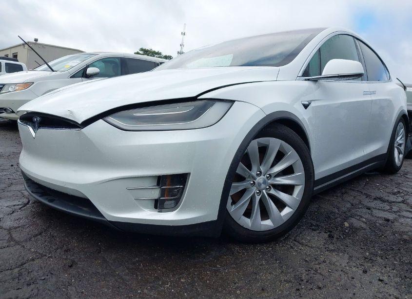 Photo 2 of 2020 Tesla Model X LONG RANGE DUAL MOTOR ALL-WHEEL DRIVE/LONG RANGE PLUS DUAL MOTOR ALL-WHEEL DRIVE (VIN 5YJXCDE22LF301401)