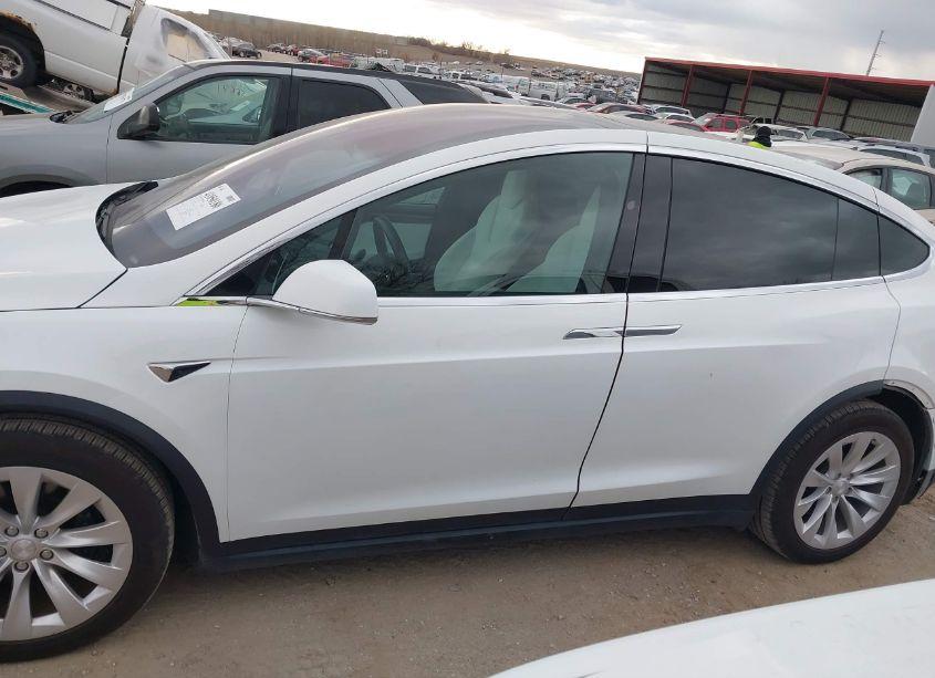 Photo 15 of 2019 Tesla Model X 100D/75D/LONG RANGE/STANDARD RANGE (VIN 5YJXCDE25KF185027)