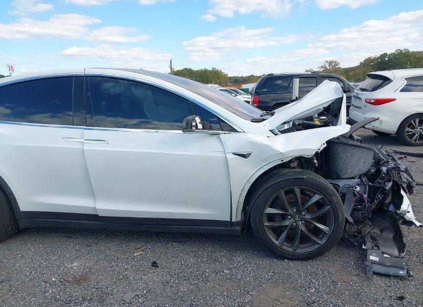 Photo 13 of 2019 Tesla Model X 100D/75D/LONG RANGE/STANDARD RANGE (VIN 5YJXCDE25KF196884)