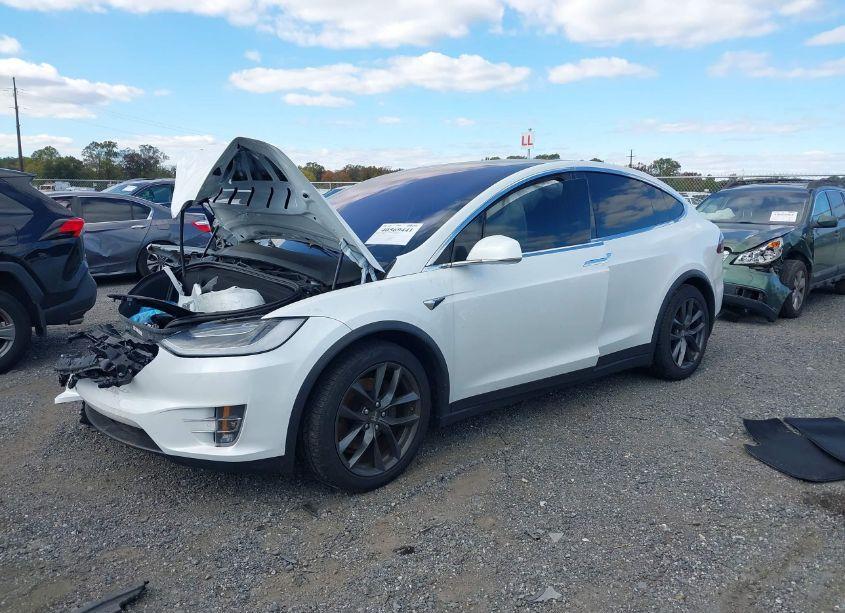 Photo 2 of 2019 Tesla Model X 100D/75D/LONG RANGE/STANDARD RANGE (VIN 5YJXCDE25KF196884)