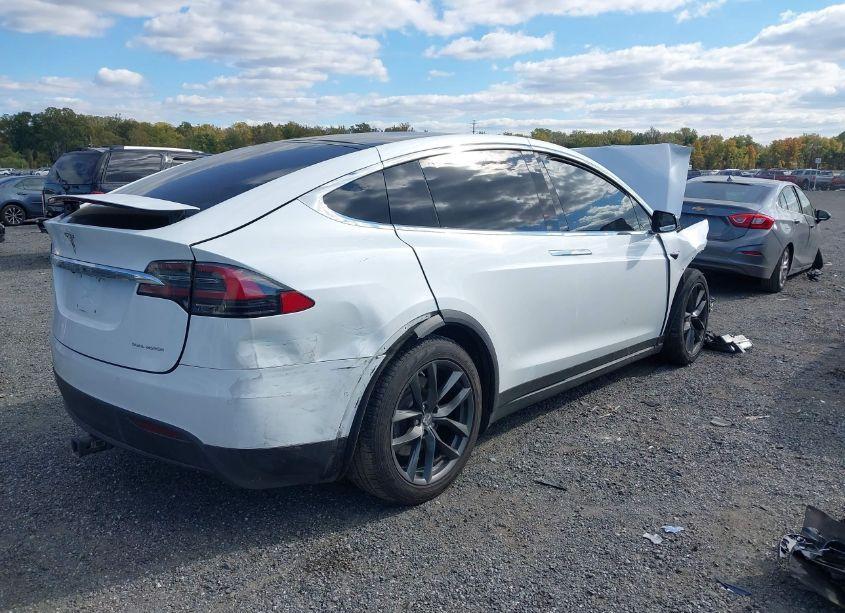 Photo 4 of 2019 Tesla Model X 100D/75D/LONG RANGE/STANDARD RANGE (VIN 5YJXCDE25KF196884)