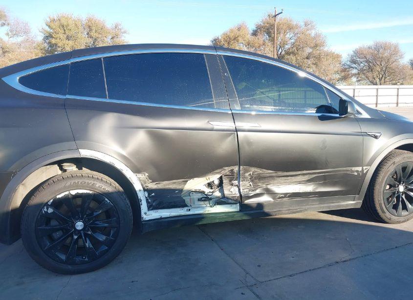 Photo 6 of 2017 Tesla Model X 100D/75D/90D (VIN 5YJXCDE26HF066914)