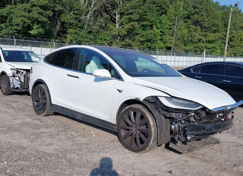 2018 Tesla Model X 100D/75D/P100D (VIN 5YJXCDE2XJF088761) main photo