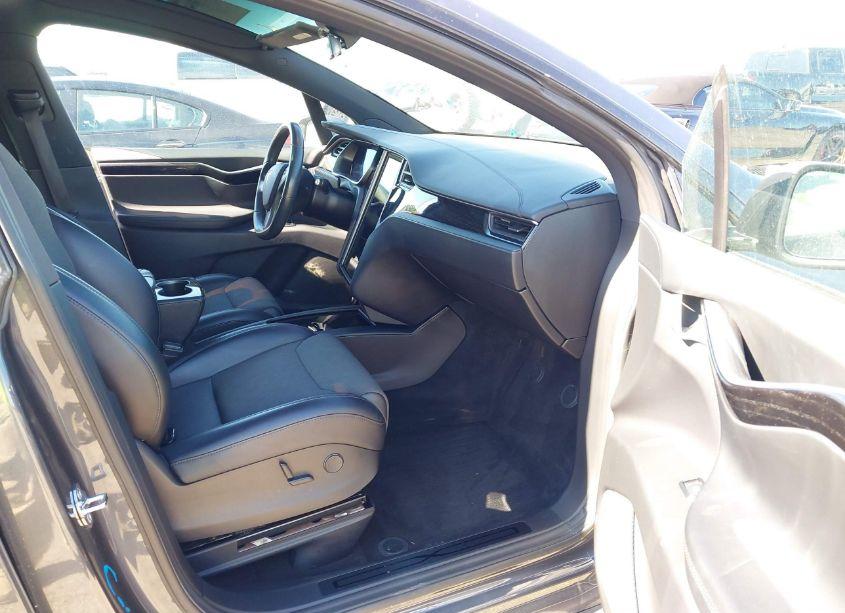 Photo 5 of 2018 Tesla Model X 100D/75D/P100D (VIN 5YJXCDE2XJF106305)