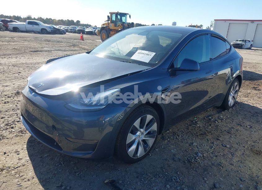 Photo 2 of 2021 Tesla Model Y LONG RANGE DUAL MOTOR ALL-WHEEL DRIVE (VIN 5YJYGAEE3MF136851)