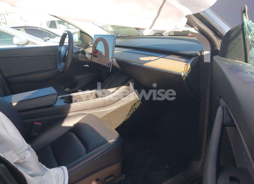 Photo 5 of 2021 Tesla Model Y LONG RANGE DUAL MOTOR ALL-WHEEL DRIVE (VIN 5YJYGAEE3MF136851)