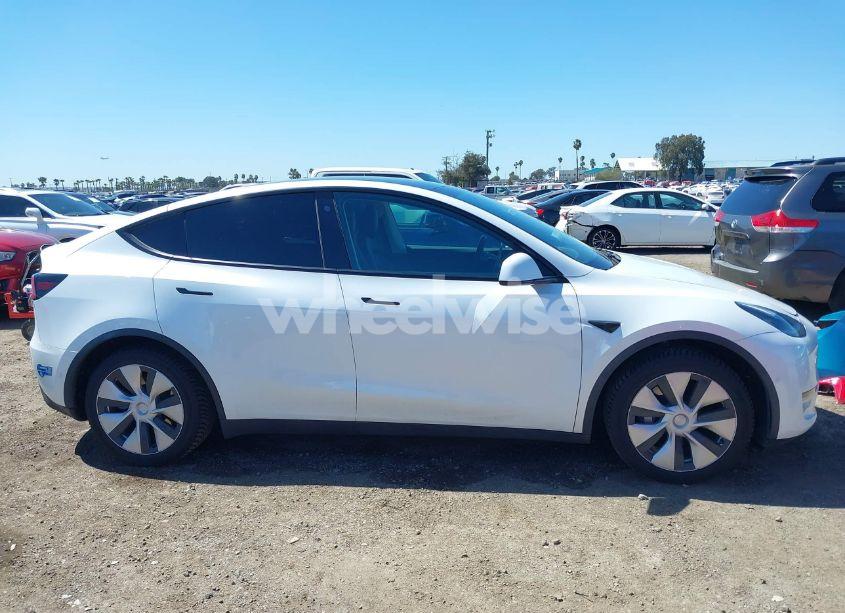 Photo 13 of 2021 Tesla Model Y LONG RANGE DUAL MOTOR ALL-WHEEL DRIVE (VIN 5YJYGAEE3MF172961)