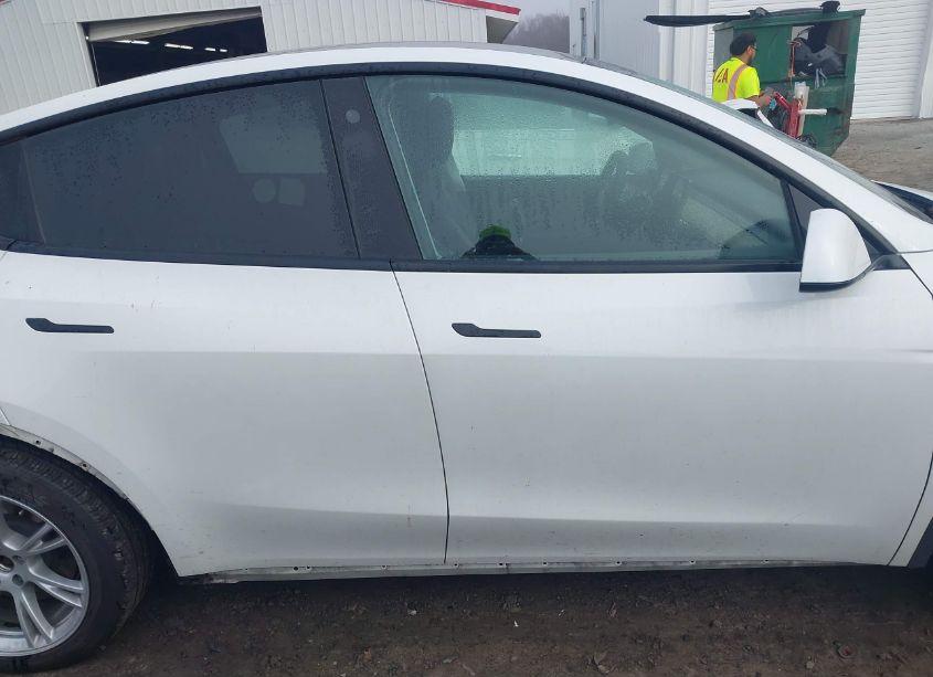Photo 14 of 2021 Tesla Model Y LONG RANGE DUAL MOTOR ALL-WHEEL DRIVE (VIN 5YJYGAEE7MF294190)