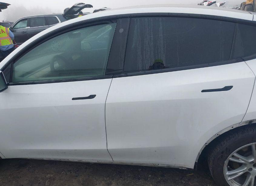 Photo 15 of 2021 Tesla Model Y LONG RANGE DUAL MOTOR ALL-WHEEL DRIVE (VIN 5YJYGAEE7MF294190)