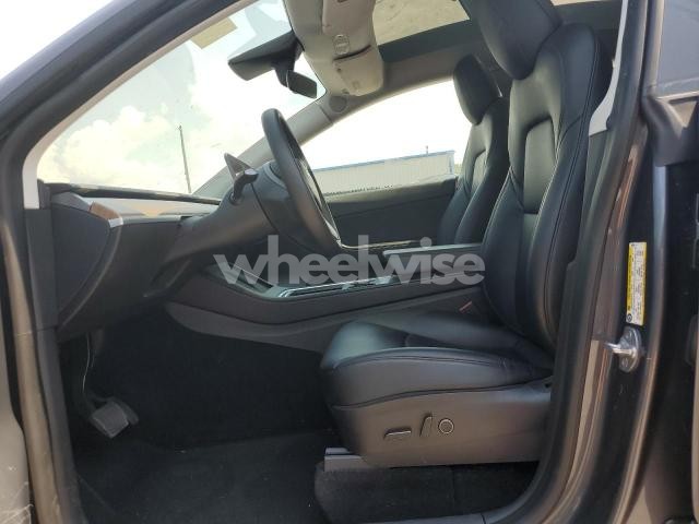 Photo 5 of 2021 TESLA MODEL Y (VIN 5YJYGAEE9MF232063)