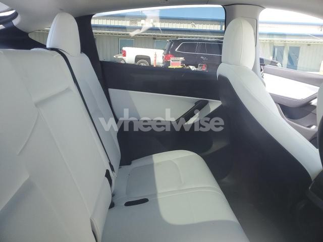 Photo 3 of 2021 TESLA MODEL Y (VIN 5YJYGAEE9MF281117)