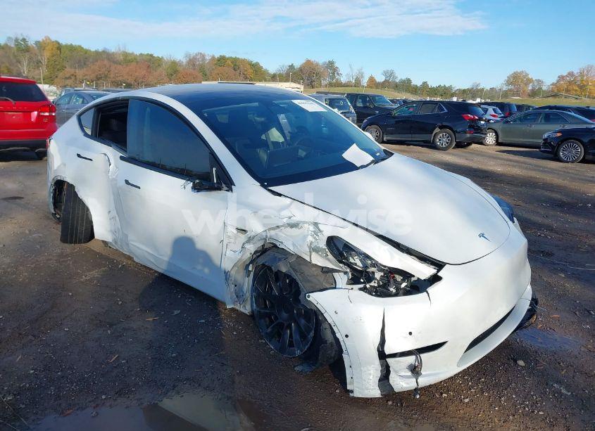 2021 Tesla Model Y LONG RANGE DUAL MOTOR ALL-WHEEL DRIVE (VIN 5YJYGAEEXMF185304) main photo