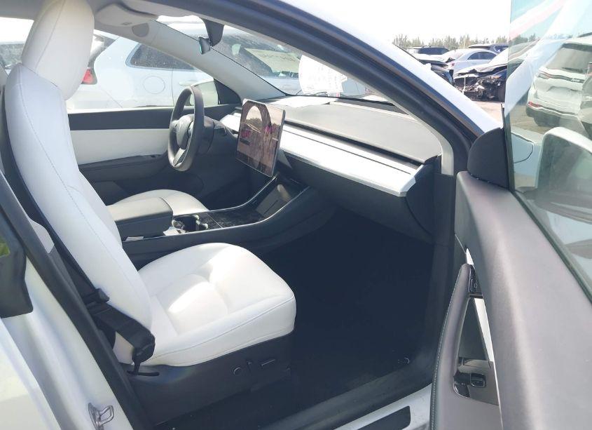 Photo 5 of 2021 Tesla Model Y STANDARD RANGE REAR-WHEEL DRIVE (VIN 5YJYGDED5MF115203)