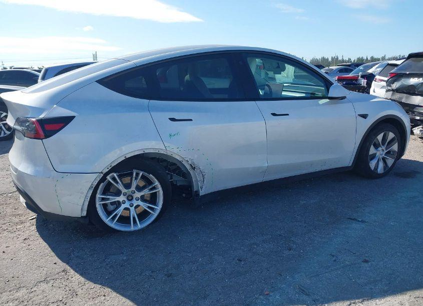 Photo 6 of 2021 Tesla Model Y STANDARD RANGE REAR-WHEEL DRIVE (VIN 5YJYGDED5MF115203)