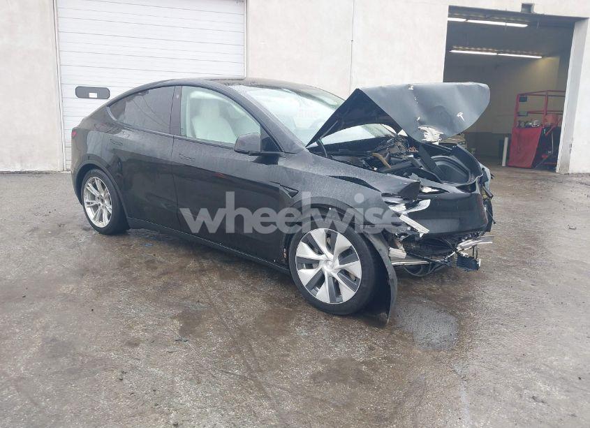 2021 Tesla Model Y STANDARD RANGE REAR-WHEEL DRIVE (VIN 5YJYGDED9MF103989) main photo