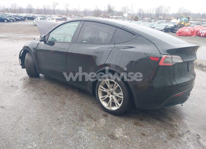 Photo 3 of 2021 Tesla Model Y STANDARD RANGE REAR-WHEEL DRIVE (VIN 5YJYGDED9MF103989)