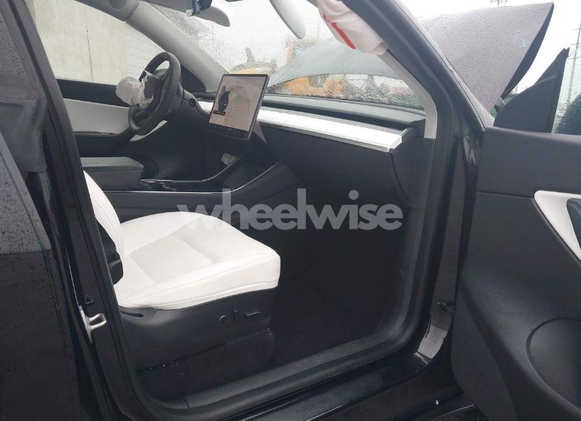 Photo 5 of 2021 Tesla Model Y STANDARD RANGE REAR-WHEEL DRIVE (VIN 5YJYGDED9MF103989)