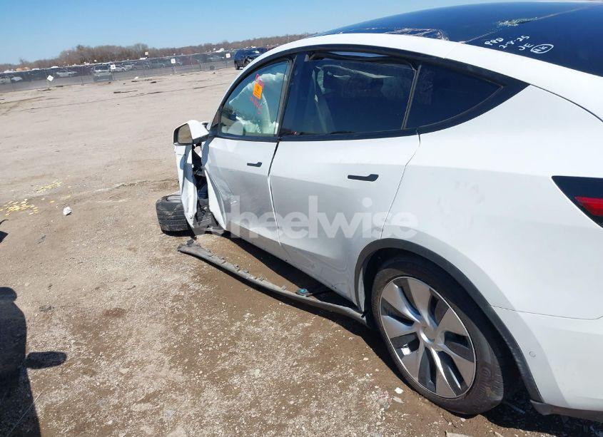 Photo 12 of 2021 Tesla Model Y LONG RANGE DUAL MOTOR ALL-WHEEL DRIVE (VIN 5YJYGDEE0MF106255)