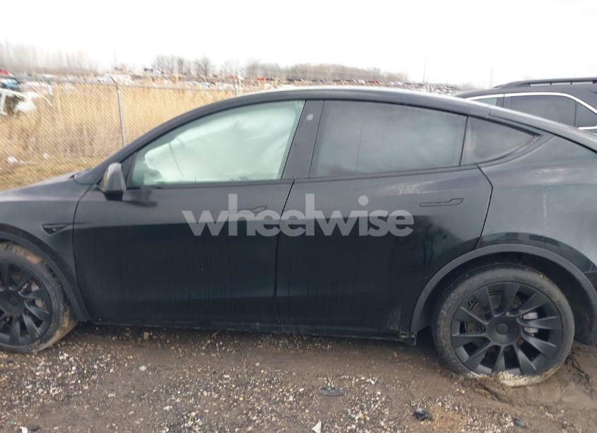 Photo 13 of 2021 Tesla Model Y LONG RANGE DUAL MOTOR ALL-WHEEL DRIVE (VIN 5YJYGDEE0MF201432)