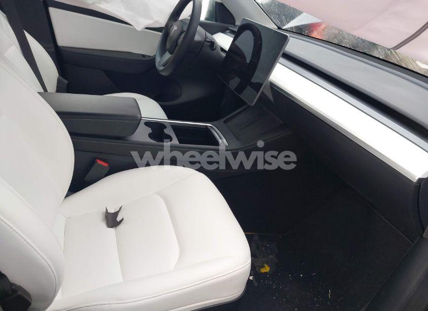 Photo 5 of 2021 Tesla Model Y LONG RANGE DUAL MOTOR ALL-WHEEL DRIVE (VIN 5YJYGDEE0MF201432)