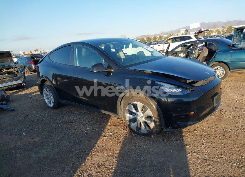 2021 Tesla Model Y LONG RANGE DUAL MOTOR ALL-WHEEL DRIVE (VIN 5YJYGDEE0MF275885) main photo