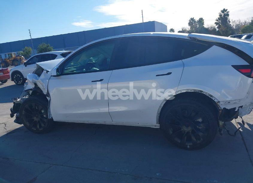 Photo 14 of 2020 Tesla Model Y LONG RANGE DUAL MOTOR ALL-WHEEL DRIVE (VIN 5YJYGDEE1LF058392)