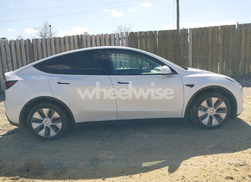 Photo 13 of 2021 Tesla Model Y LONG RANGE DUAL MOTOR ALL-WHEEL DRIVE (VIN 5YJYGDEE1MF068681)