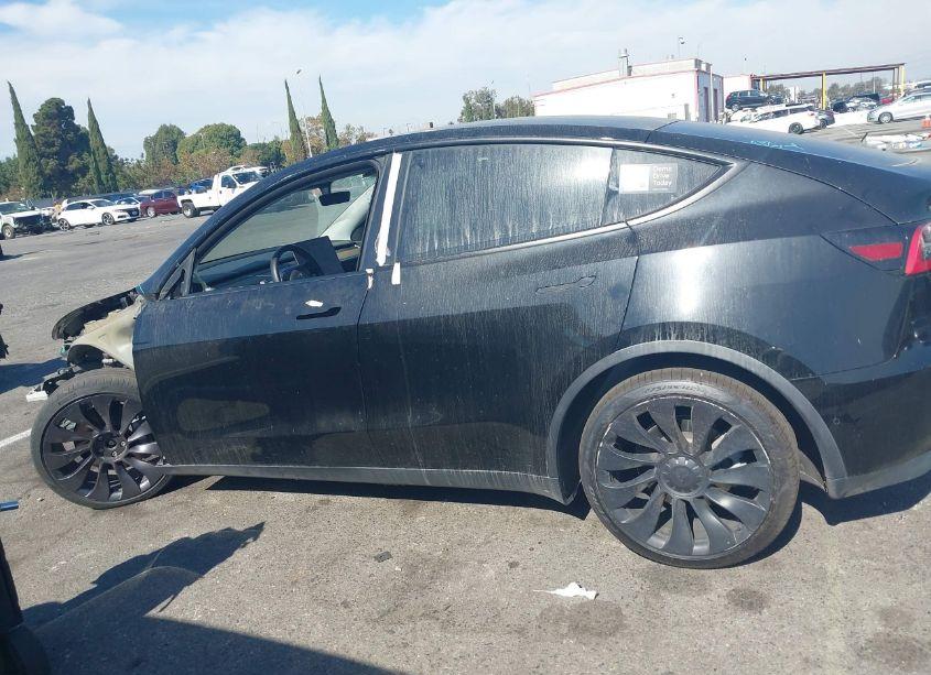 Photo 14 of 2021 Tesla Model Y LONG RANGE DUAL MOTOR ALL-WHEEL DRIVE (VIN 5YJYGDEE1MF093922)