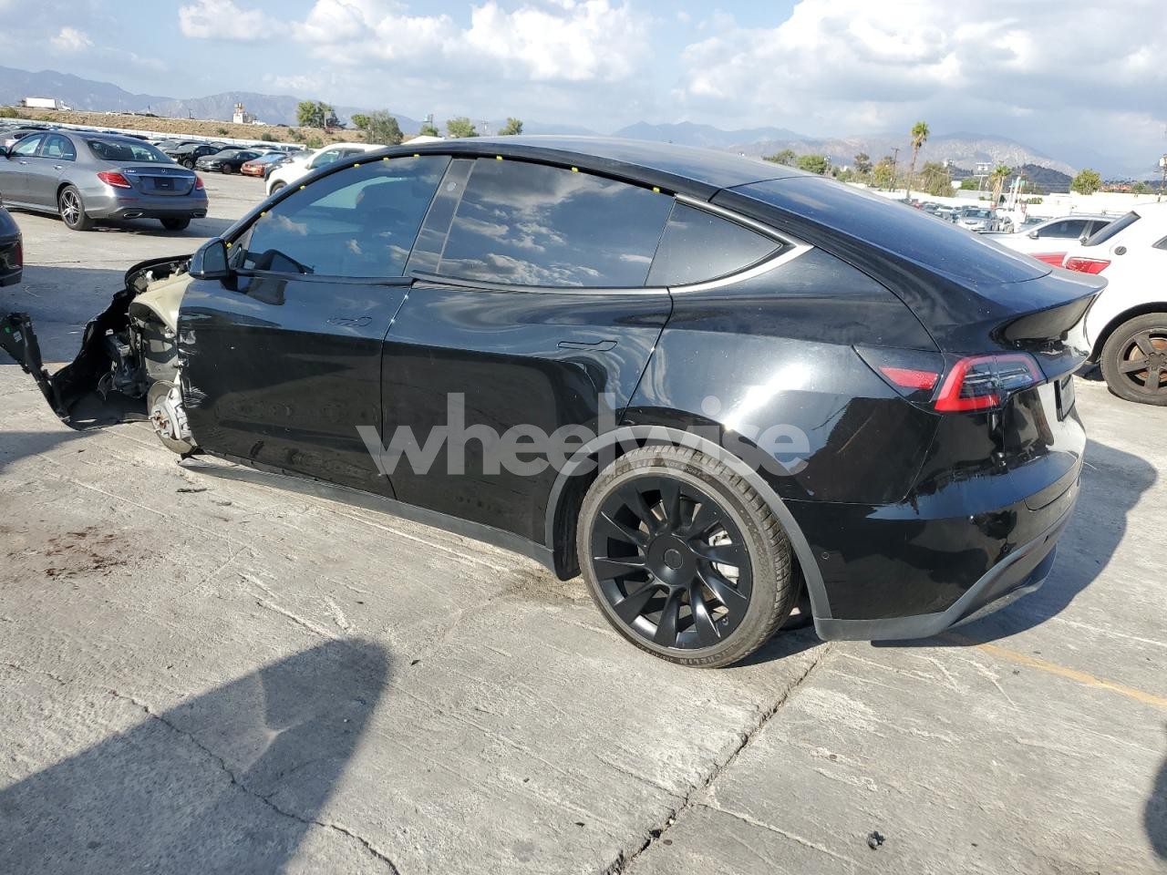 Photo 2 of 2021 TESLA MODEL Y (VIN 5YJYGDEE1MF095377)