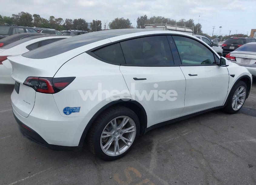 Photo 4 of 2021 Tesla Model Y LONG RANGE DUAL MOTOR ALL-WHEEL DRIVE (VIN 5YJYGDEE1MF152256)