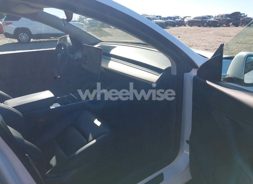 Photo 5 of 2020 Tesla Model Y LONG RANGE DUAL MOTOR ALL-WHEEL DRIVE (VIN 5YJYGDEE2LF044193)