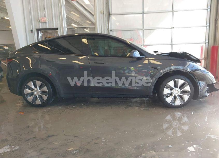 Photo 13 of 2021 Tesla Model Y LONG RANGE DUAL MOTOR ALL-WHEEL DRIVE (VIN 5YJYGDEE2MF087871)
