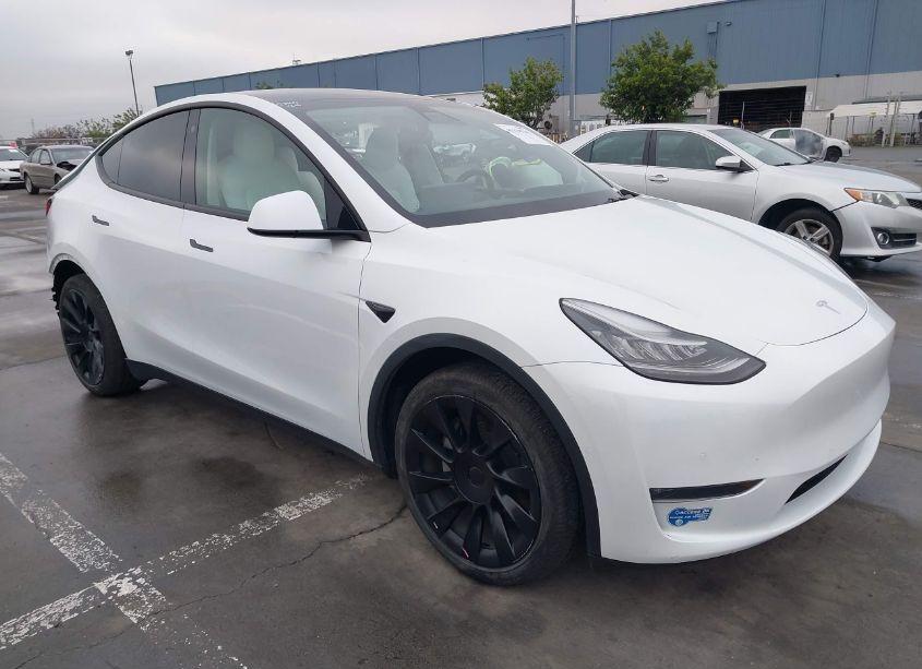 2021 Tesla Model Y LONG RANGE DUAL MOTOR ALL-WHEEL DRIVE (VIN 5YJYGDEE2MF095744) main photo