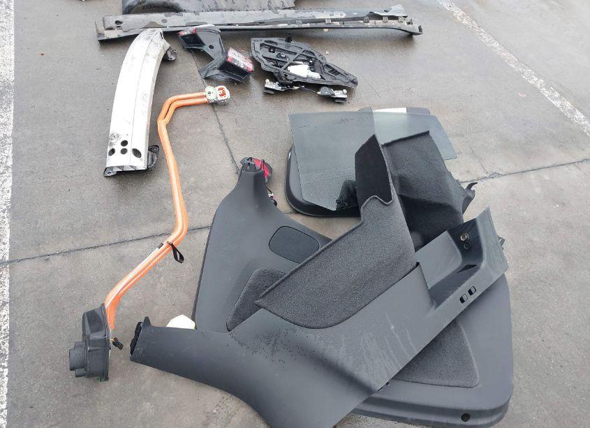 Photo 12 of 2021 Tesla Model Y LONG RANGE DUAL MOTOR ALL-WHEEL DRIVE (VIN 5YJYGDEE2MF095744)