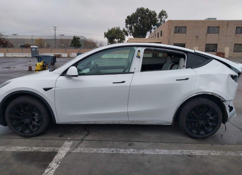 Photo 15 of 2021 Tesla Model Y LONG RANGE DUAL MOTOR ALL-WHEEL DRIVE (VIN 5YJYGDEE2MF095744)