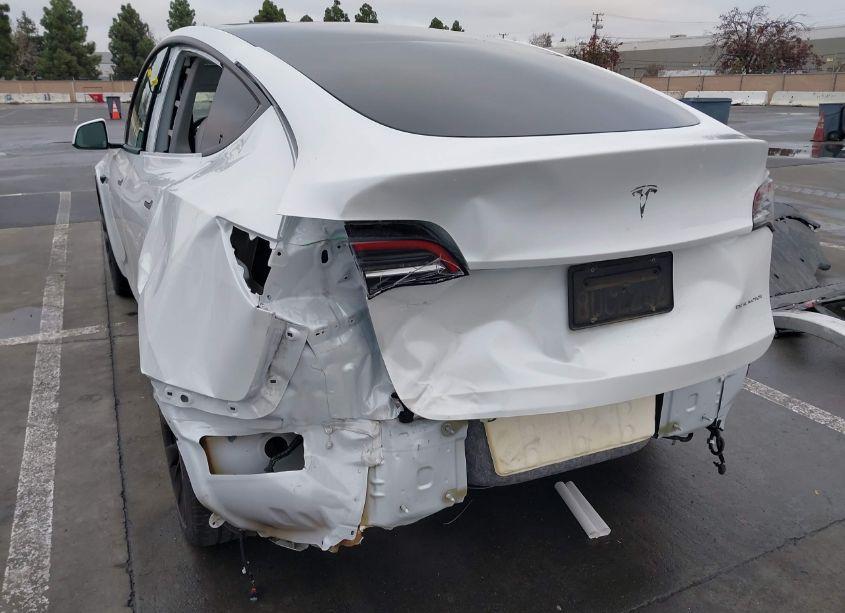 Photo 6 of 2021 Tesla Model Y LONG RANGE DUAL MOTOR ALL-WHEEL DRIVE (VIN 5YJYGDEE2MF095744)