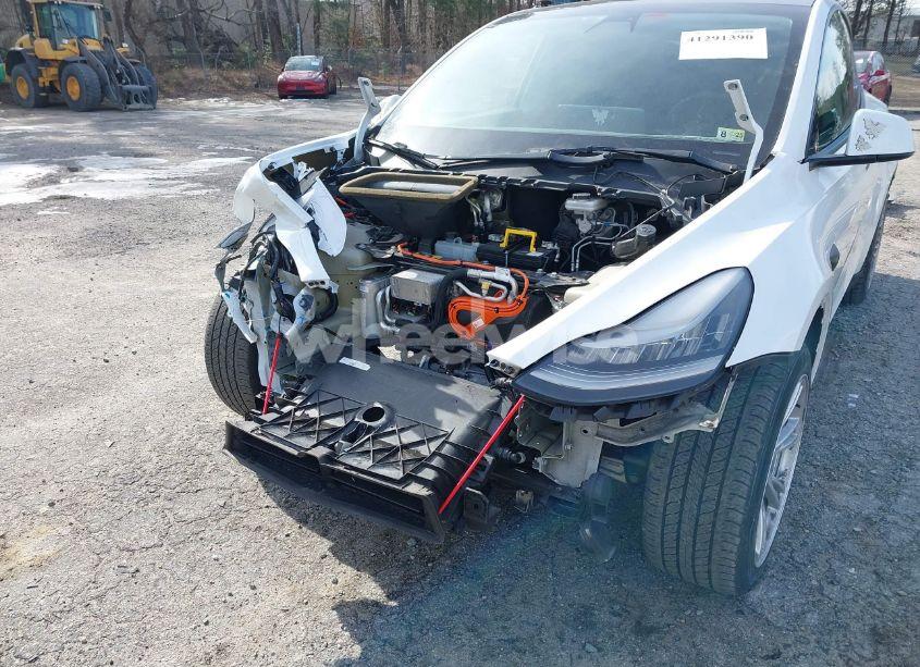 Photo 6 of 2021 Tesla Model Y LONG RANGE DUAL MOTOR ALL-WHEEL DRIVE (VIN 5YJYGDEE2MF149639)