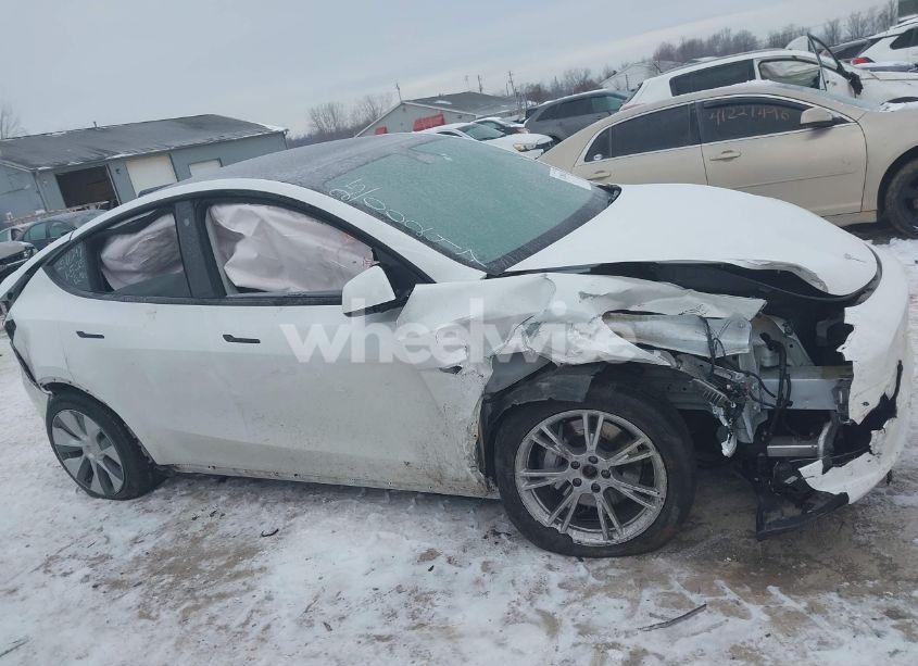 Photo 13 of 2021 Tesla Model Y LONG RANGE DUAL MOTOR ALL-WHEEL DRIVE (VIN 5YJYGDEE2MF186299)