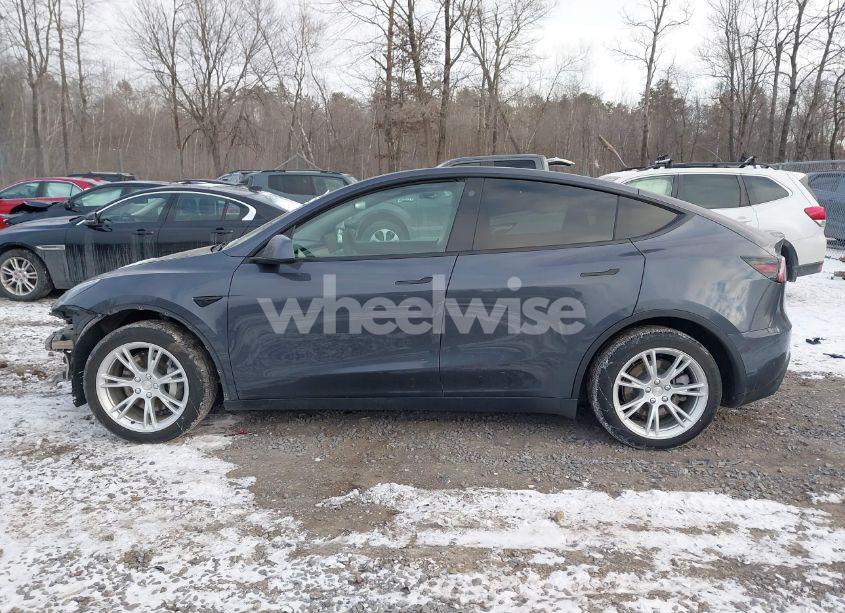 Photo 14 of 2021 Tesla Model Y LONG RANGE DUAL MOTOR ALL-WHEEL DRIVE (VIN 5YJYGDEE2MF196122)