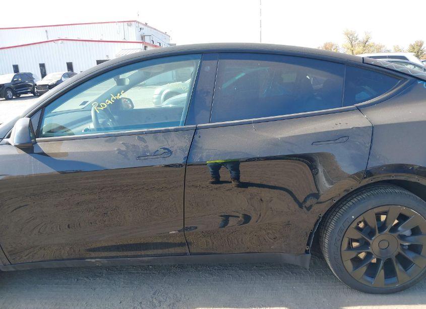Photo 14 of 2021 Tesla Model Y LONG RANGE DUAL MOTOR ALL-WHEEL DRIVE (VIN 5YJYGDEE2MF214490)