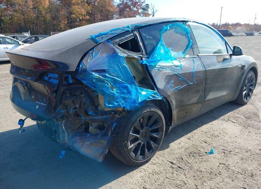 Photo 4 of 2021 Tesla Model Y LONG RANGE DUAL MOTOR ALL-WHEEL DRIVE (VIN 5YJYGDEE2MF214490)